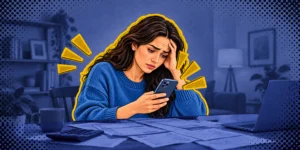Mujer preocupada revisando información en su teléfono